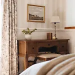 Mossie's Bed & Breakfast 4*