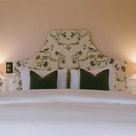 Mossie's Bed & Breakfast 4*