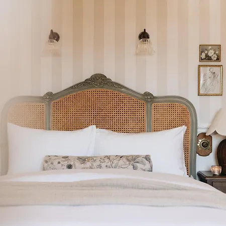 Mossie's Bed & Breakfast